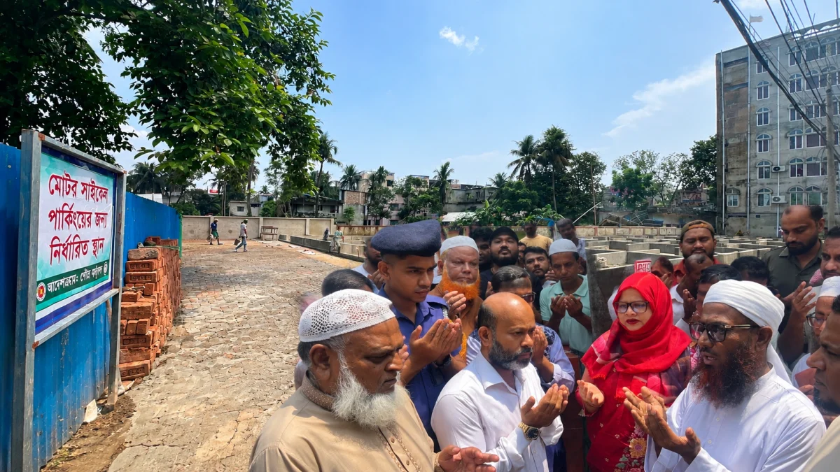 আখাউড়ায় যানজট নিরসনে ৯৮ হকারকে পুনর্বাসন, মোটরসাইকেলের জন্য রাখা হয়েছে পার্কিং ব্যবস্থা