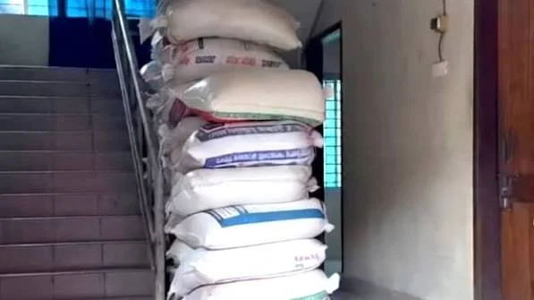 সিরাজগঞ্জের ৬৫ বস্তা সরকারি চাল জব্দসহ গ্রেপ্তার ২