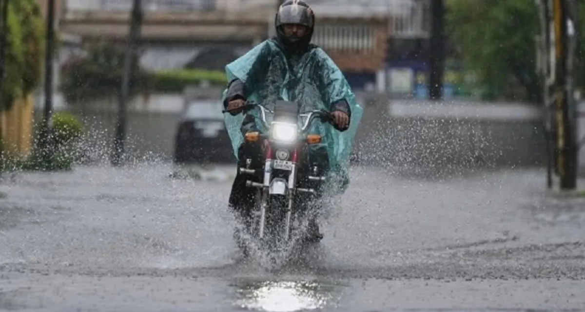 বর্ষায় স্কুটার ব্যবহারের সময় কয়েকটি ভুল একেবারেই করা যাবে না