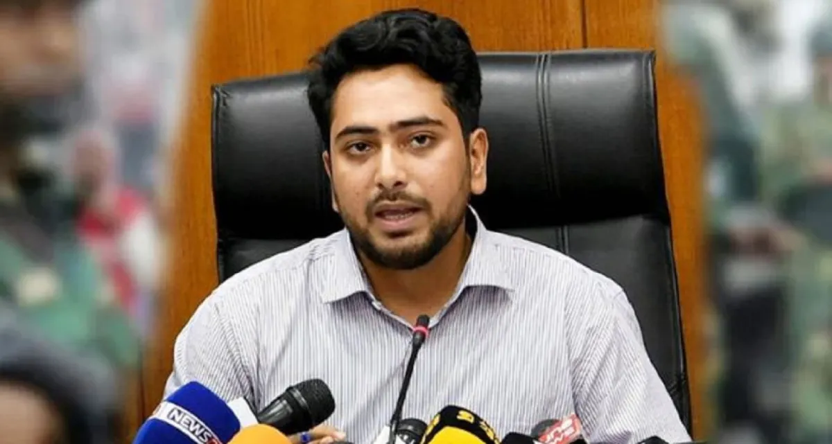 প্রধানমন্ত্রী তারেক রহমানের হাতে গণতন্ত্র সুরক্ষিত নয় : নাহিদ ইসলাম