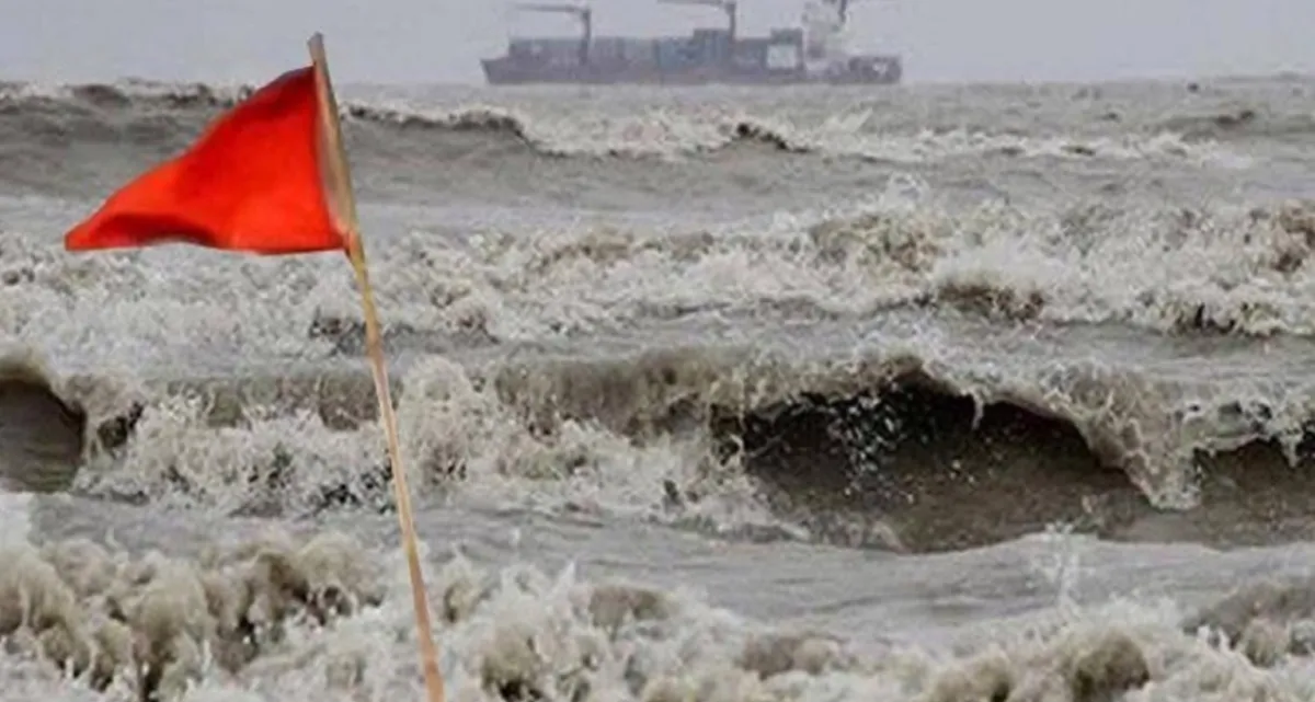 ঝড়ের শঙ্কা, কক্সবাজার ও চট্টগ্রাম সমুদ্রবন্দরে ৩ নম্বর স্থানীয় সতর্কসংকেত