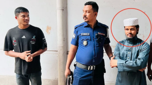 প্রবাসীর স্ত্রীর ঘরে আপত্তিকর অবস্থায় ইমাম আটক