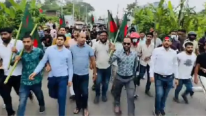 শরীয়তপুরে প্রকাশ্যে নিষিদ্ধ ছাত্রলীগের শতাধিক নেতাকর্মীর বিক্ষোভ মিছিল