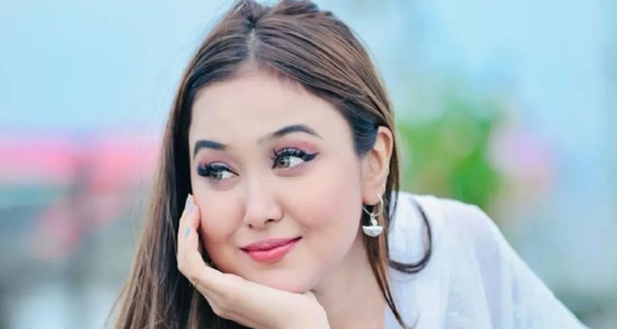 ‘সুখবর তো আছেই! একটু সময় নিয়ে অচিরেই বিস্তারিত জানাব’